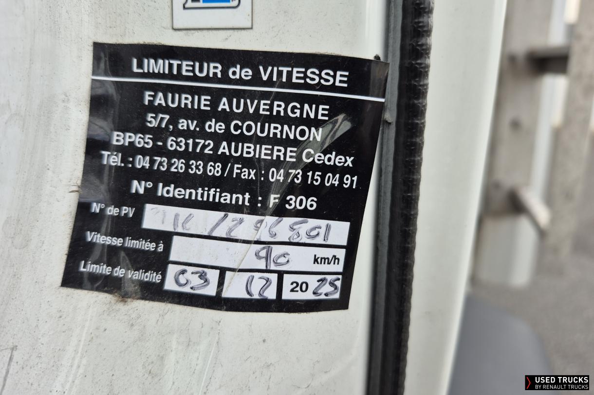 Renault Trucks D Wide 320