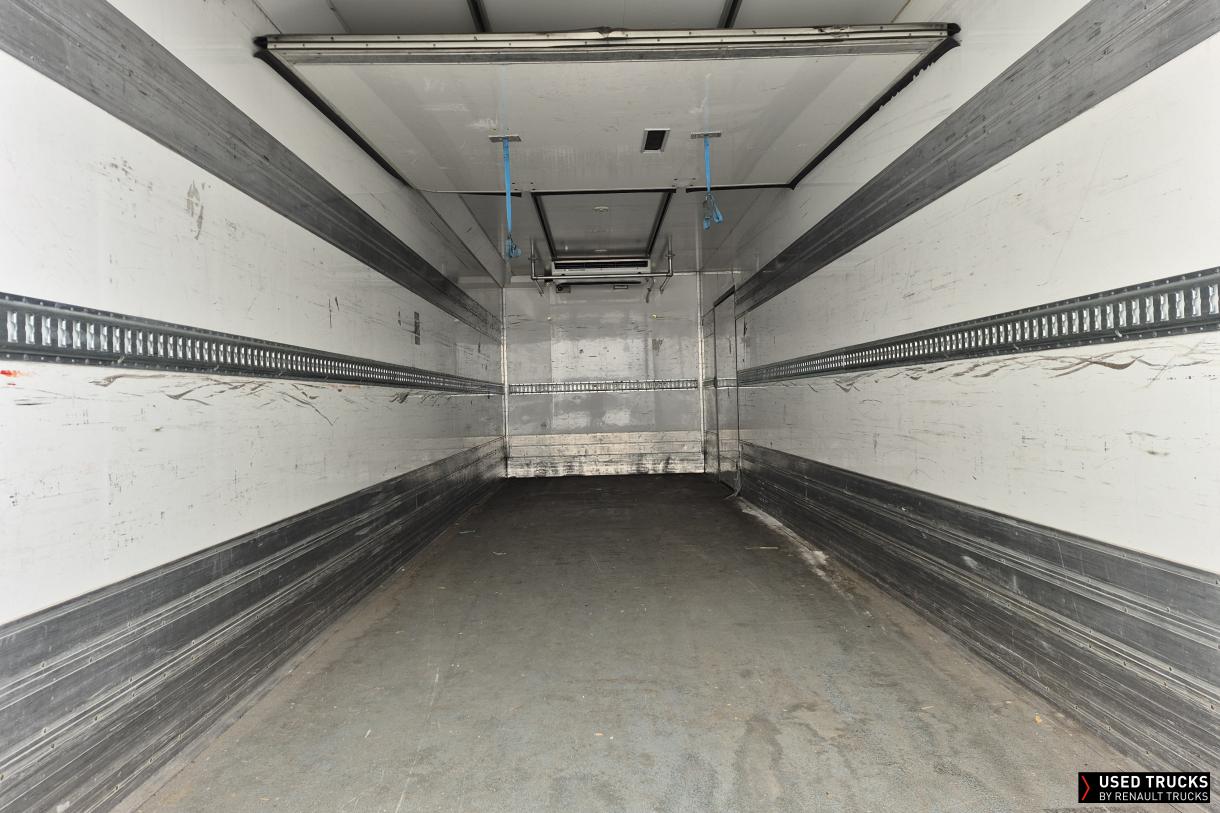 Renault Trucks D Wide 320