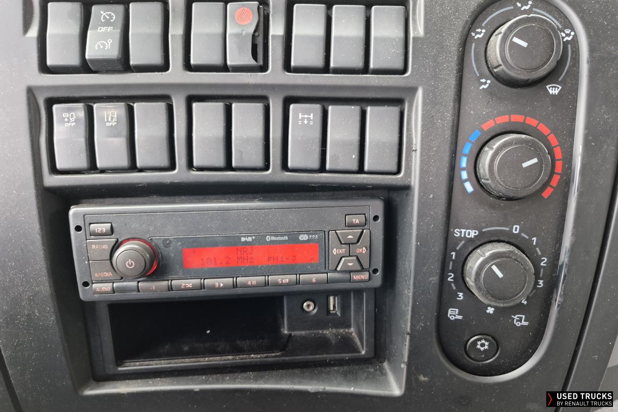 Renault Trucks D Wide 320