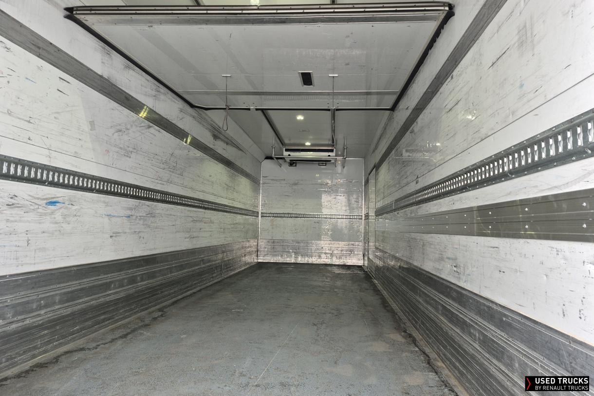 Renault Trucks D Wide 320
