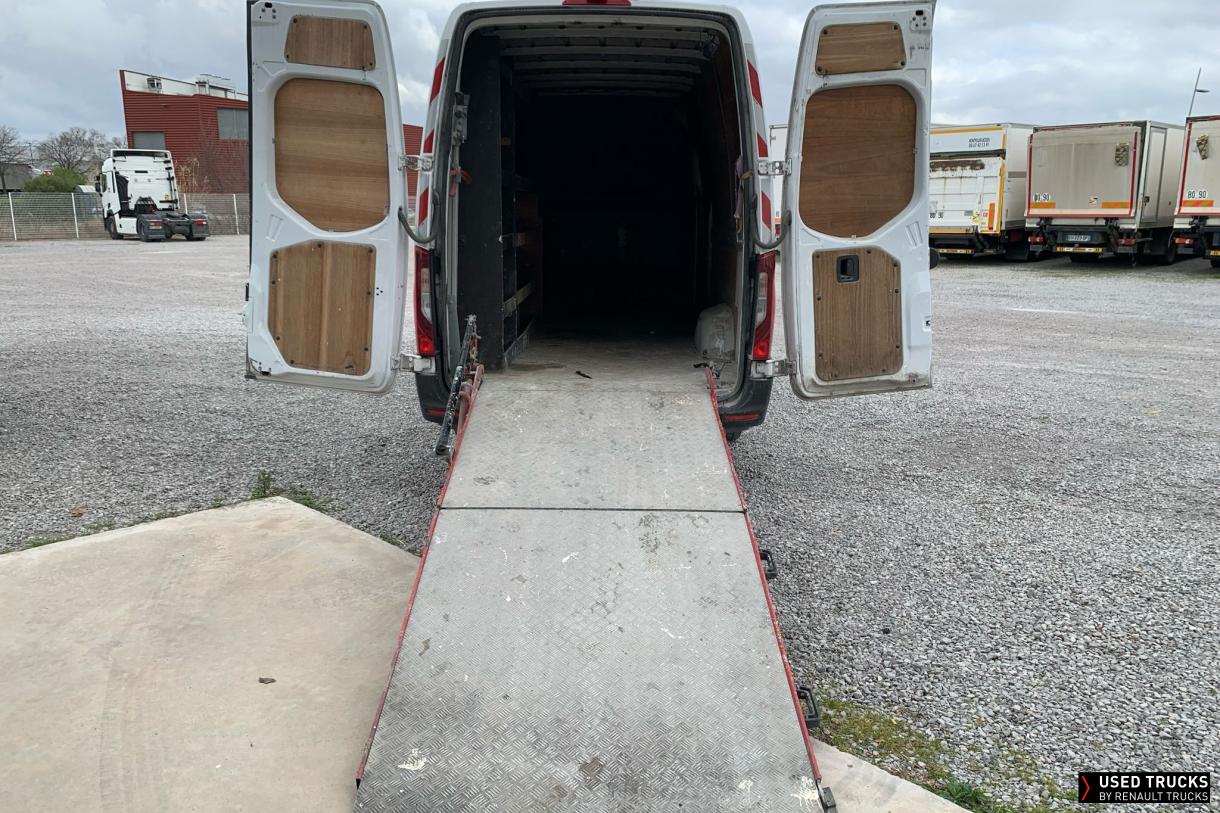 Mercedes-Benz Sprinter 140