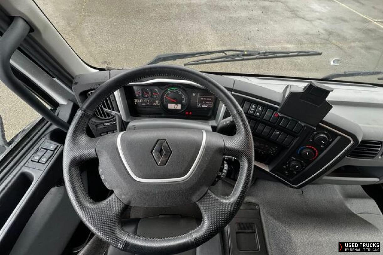 Renault Trucks D Wide 320